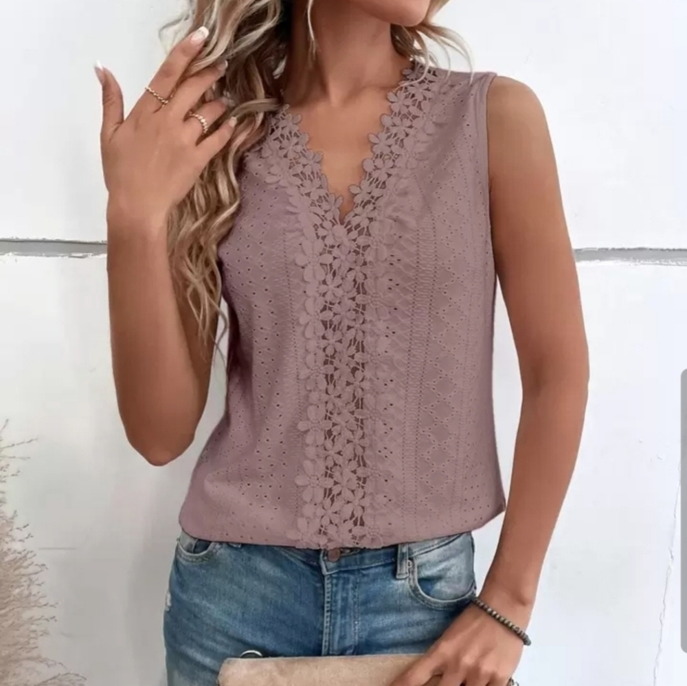 Women's Purple Lace Tank Top. SMALL - New Without Tags